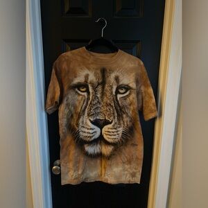 The Mountain Brown Gold Big Lion Tie Dye T-shirt Wildlife Art Jeremy Paul-Size M
